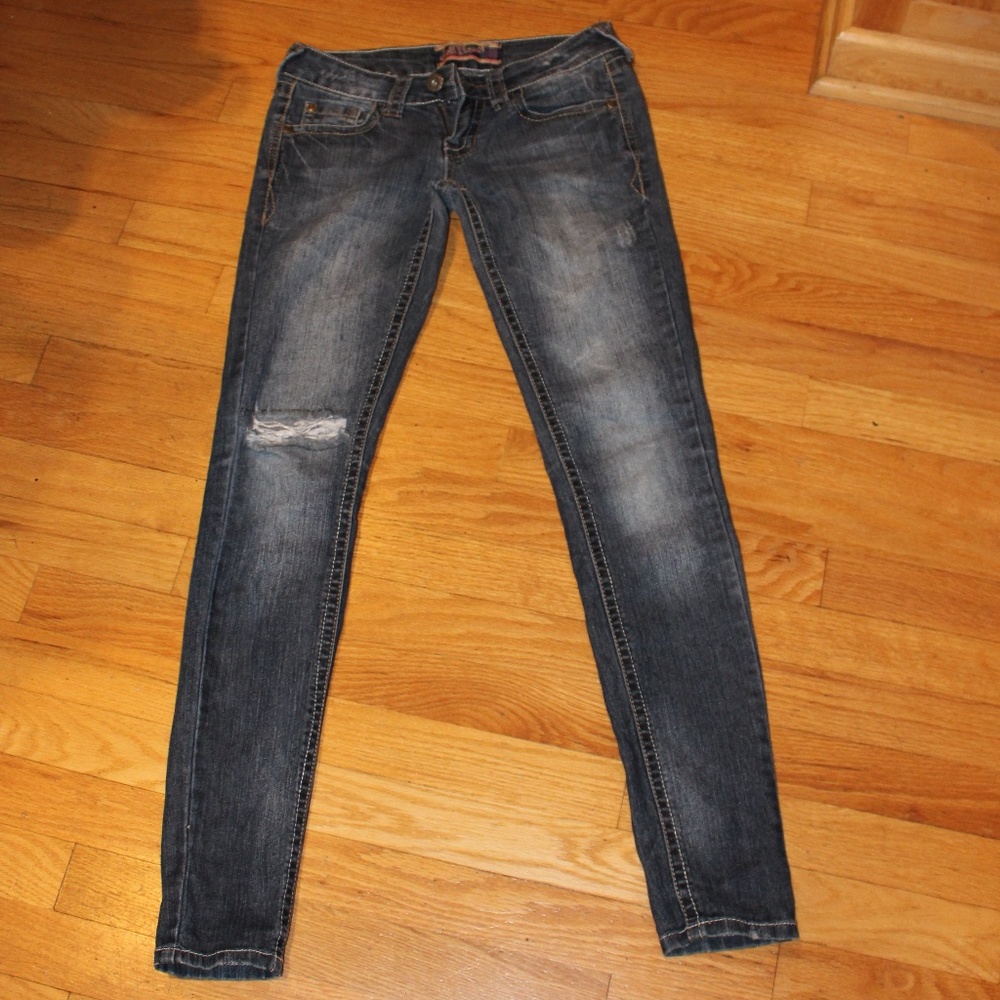Wallflower Distressed Skinny Jeans Jrs Sz 1
